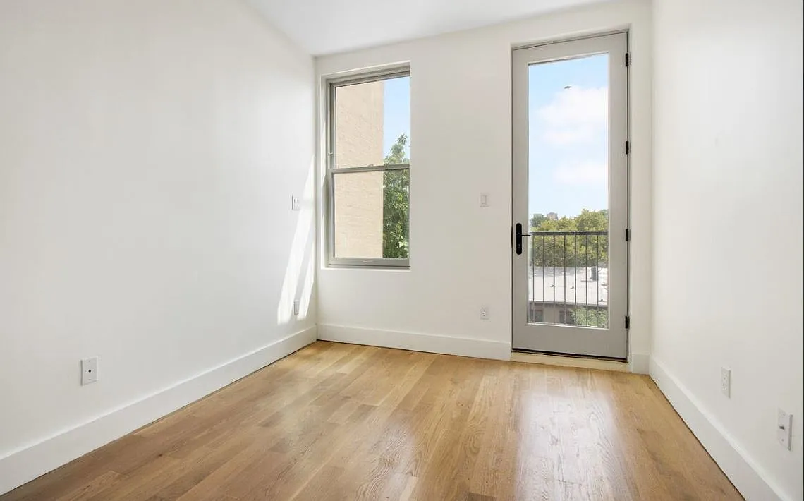 924 Myrtle Avenue — Photo 3
