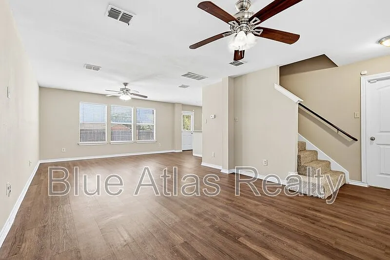 3 bed, 2.5 bath, 2000 sqft, $2,295 — Photo 3