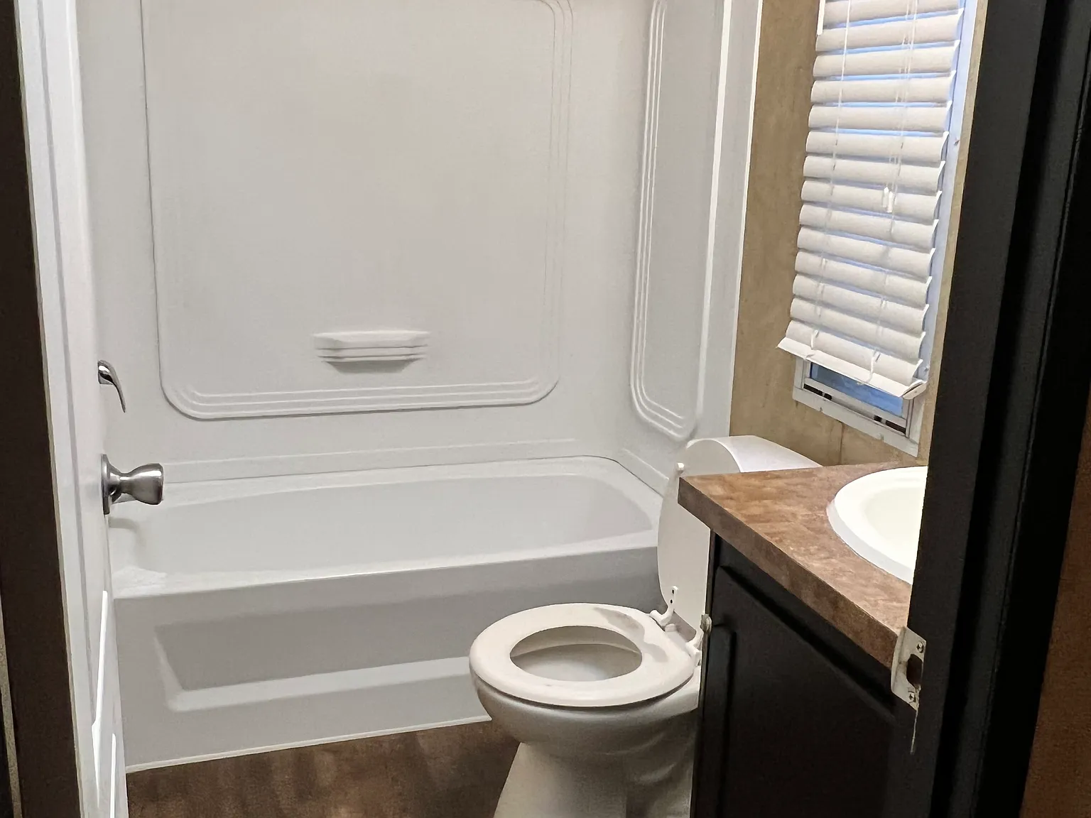 2 bed, 950 sqft, $1,650 — Photo 3