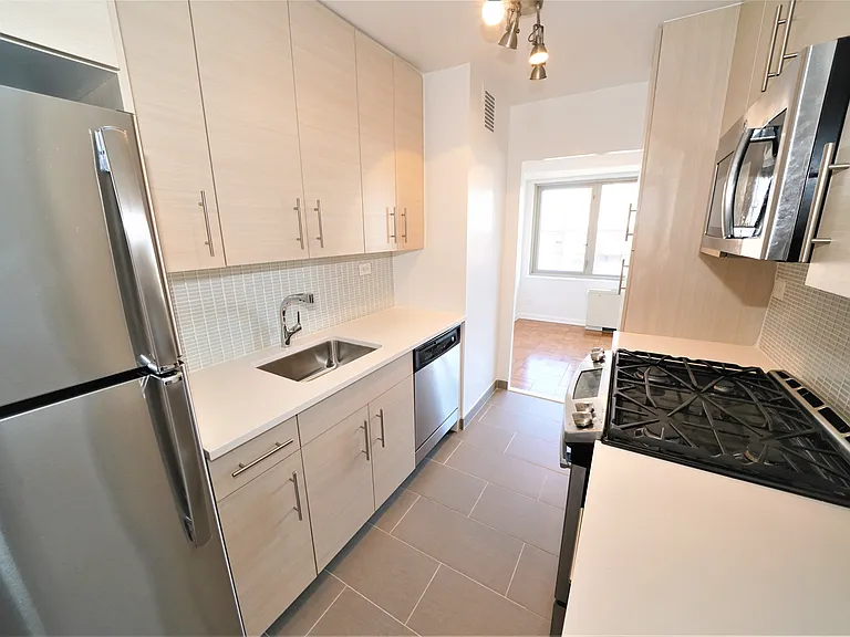 444 E 82nd St #21C — Photo 3