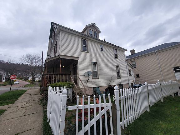 2nd image of 715 Delaware St