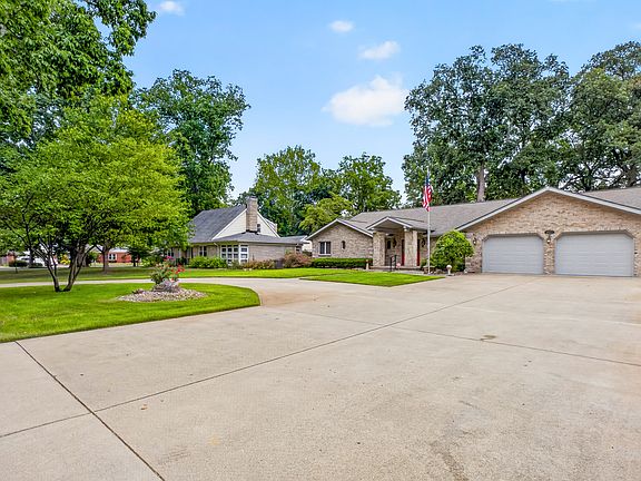 3rd image of 1023 Hawthorne Dr
