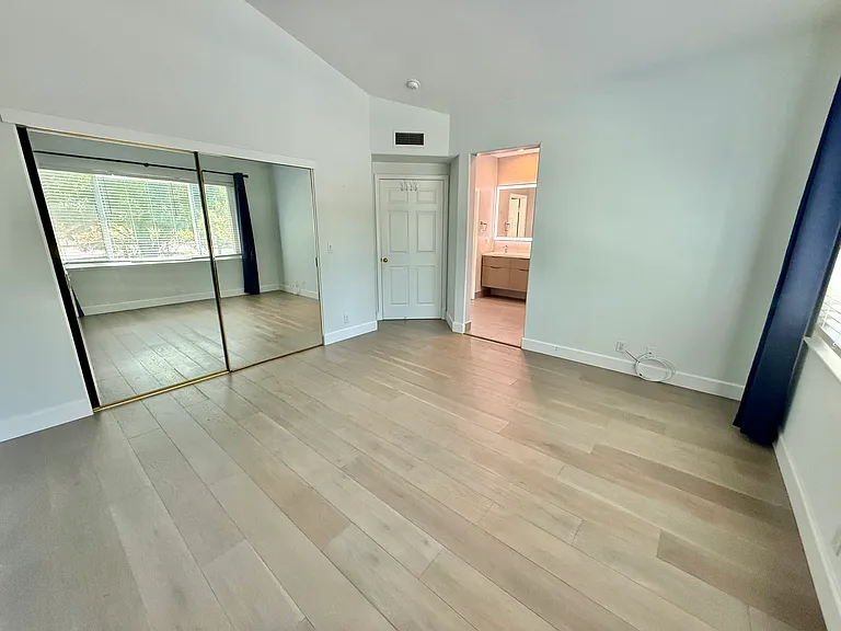 4238 Diavila Ave — Photo 42