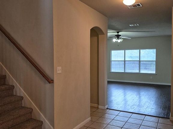 4th image of 808 Busleigh Castle Way