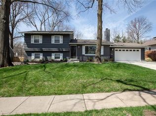8336 Broadmoor Ln, Overland Park, KS 66212