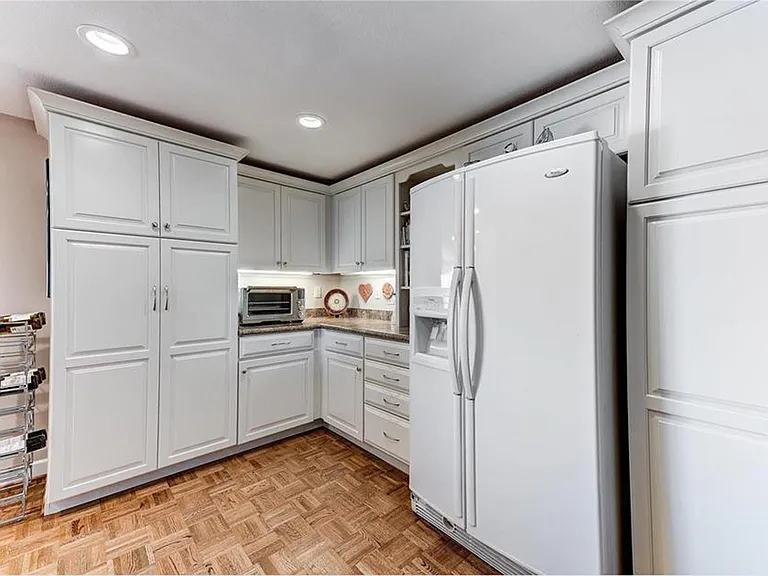 4501 Lindell Blvd #16C — Photo 10