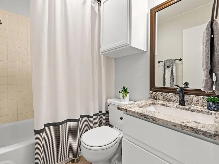 9807 Hundred Oaks Cir #B — Photo 19