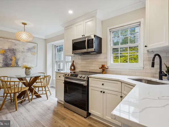 8718 Linton Ln, Alexandria, VA 22308