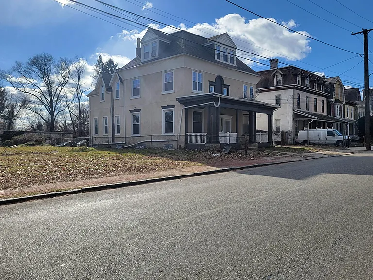 232 E Wister St #3B — Photo 9