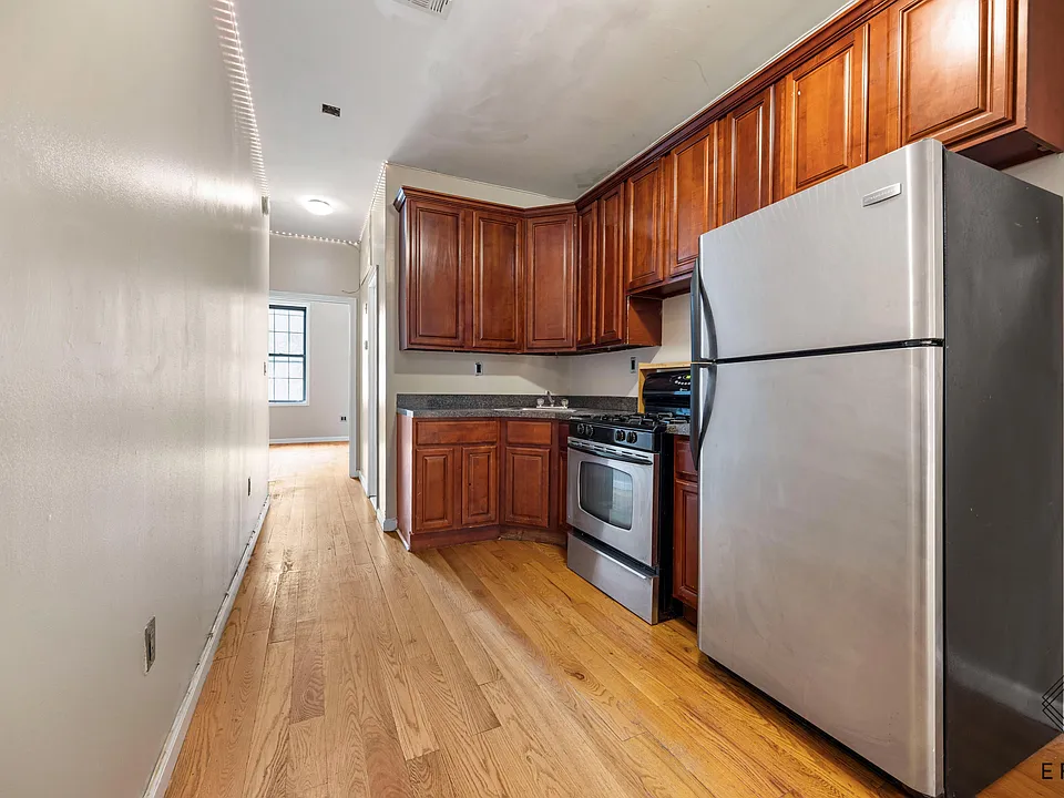 48 Menahan St #2A