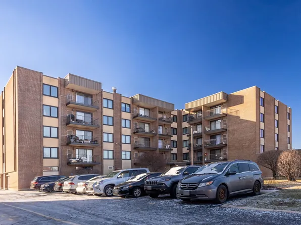7707 W Irving Park Rd APT 403, Chicago, IL 60634