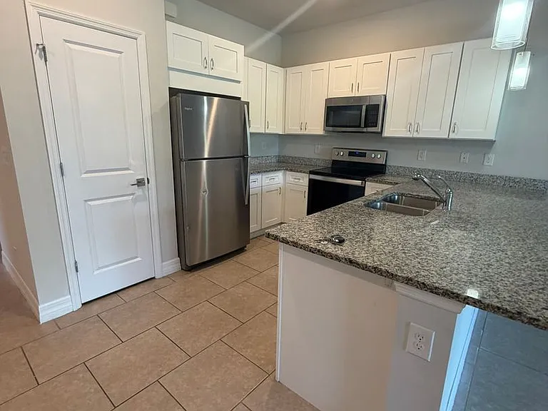 1031 San Cristobal Ave — Photo 10