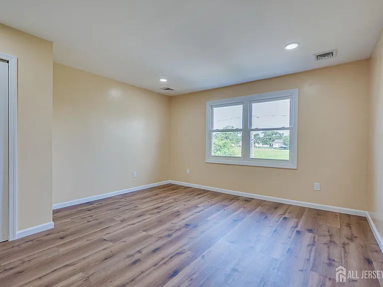 134 Frank St — Photo 11