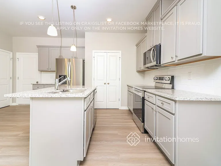 139 W Woodland Mnr — Photo 12