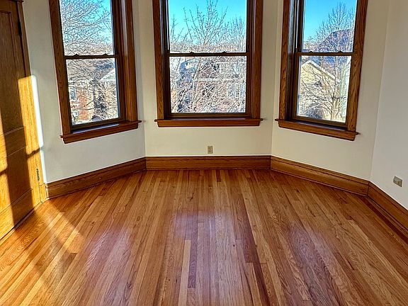 5th image of 2430 Clarence Ave #2