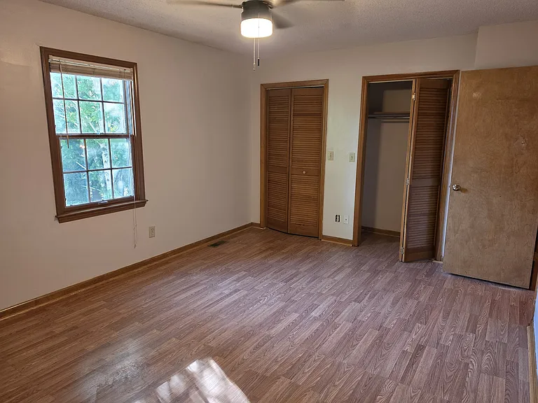 180 Glenwood Dr — Photo 12