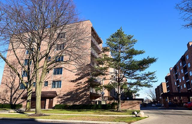 1st image of 901 Center St Unit 108