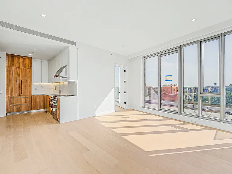 35-32 Leavitt St #10A — Photo 16
