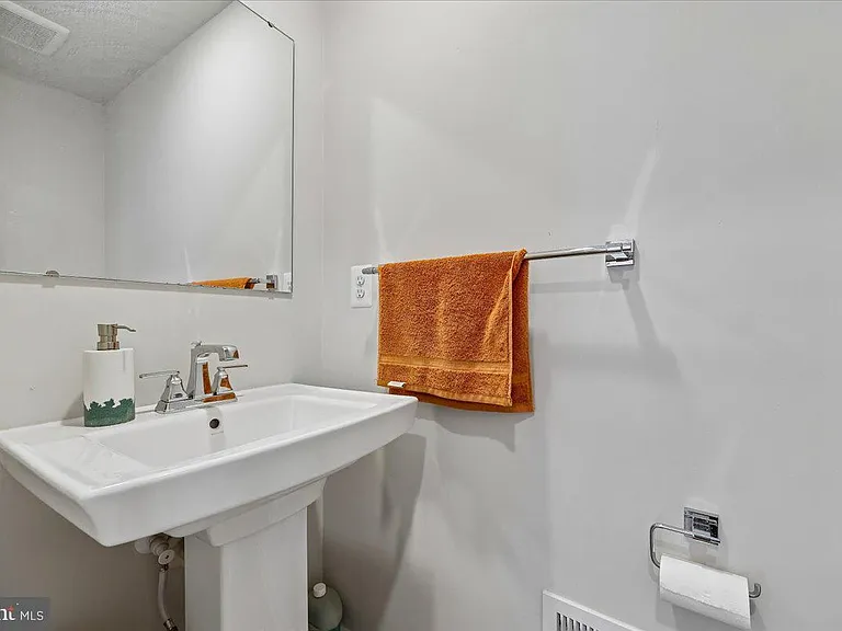 10206 Lake Linganore Blvd — Photo 12