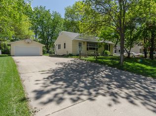 2527 Oriole Ln, New Brighton, MN 55112