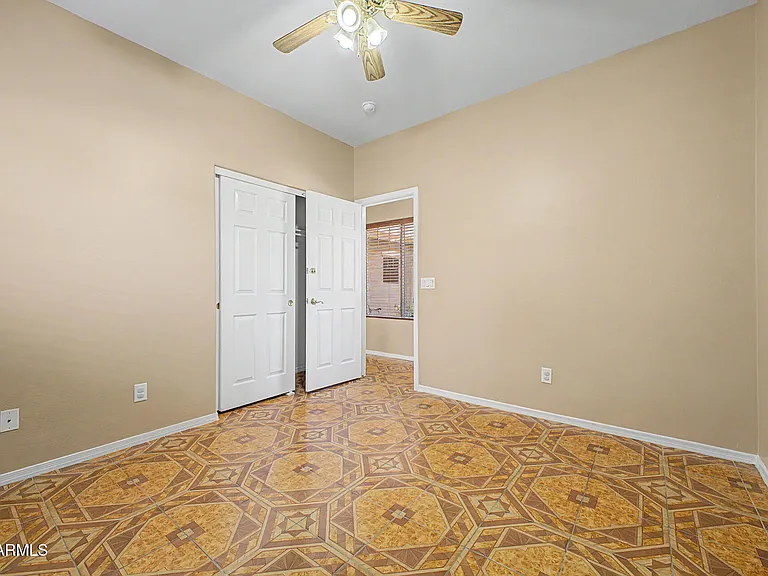 5329 W La Salle St — Photo 26