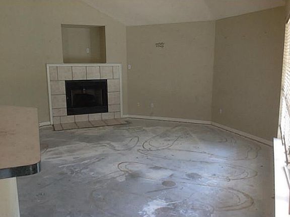 4th image of 702 Queens Dr