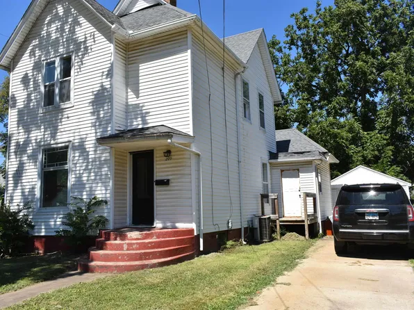 209 E Ash St, Canton, IL 61520