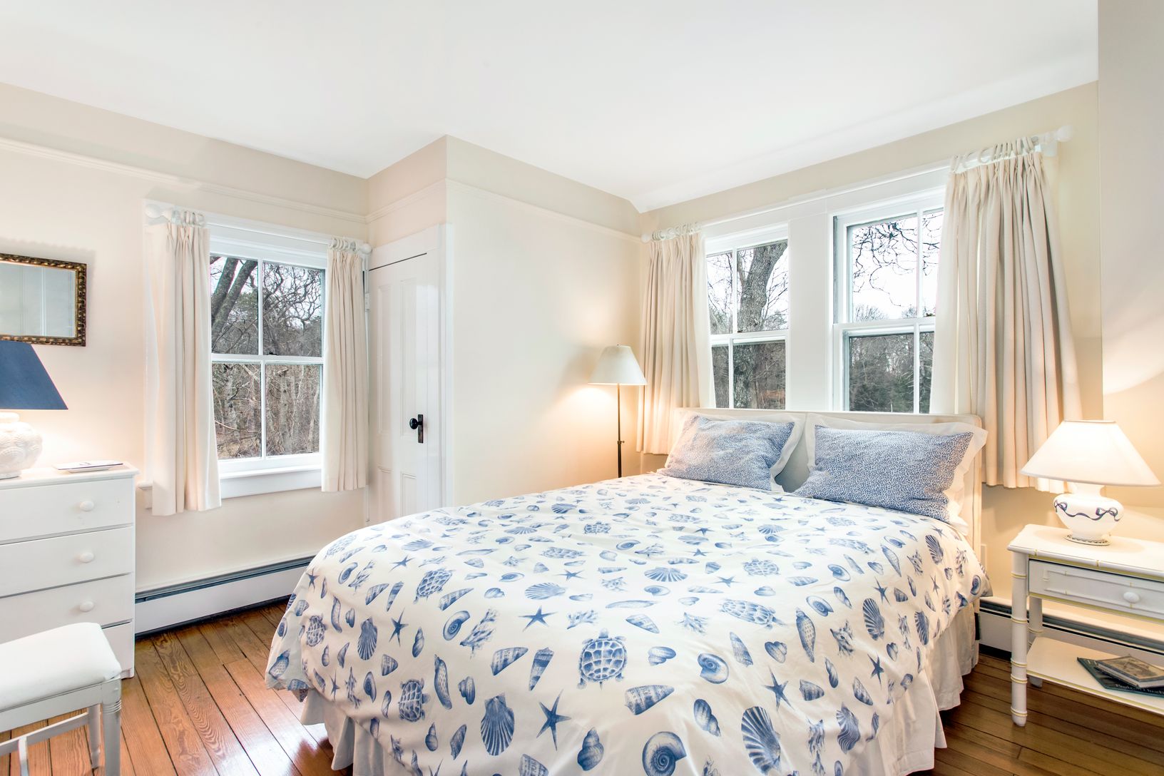  upstairs queen bedroom