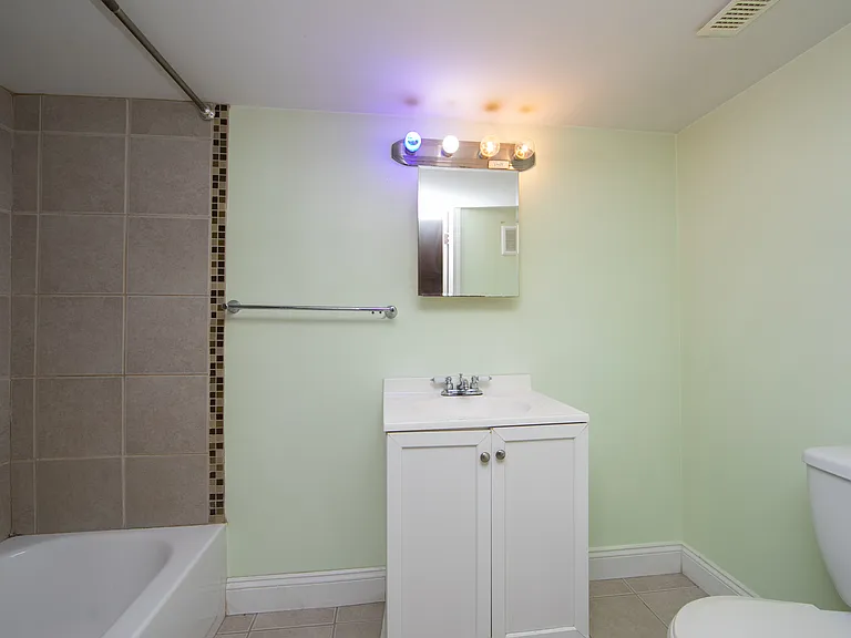 1357 Westbury Dr — Photo 19