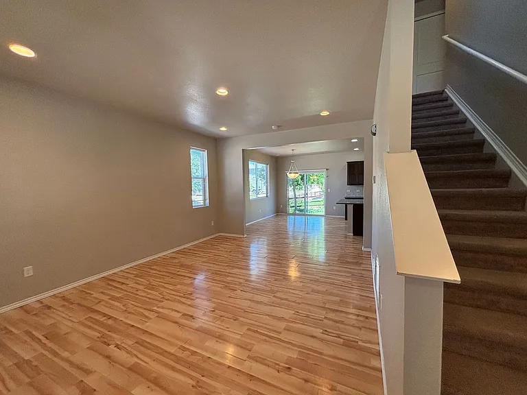 1902 Winamac Dr — Photo 3