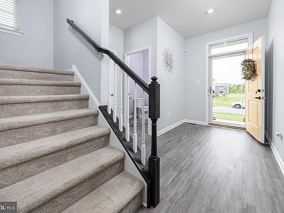 4th image of 53 Oak Ln