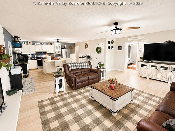4th image of 618 1st St