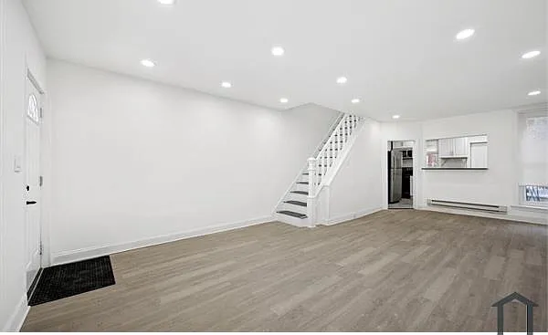 558 E Herman St #1 — Photo 8