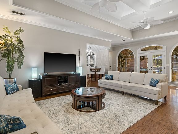 5th image of 912 Fleming Dr