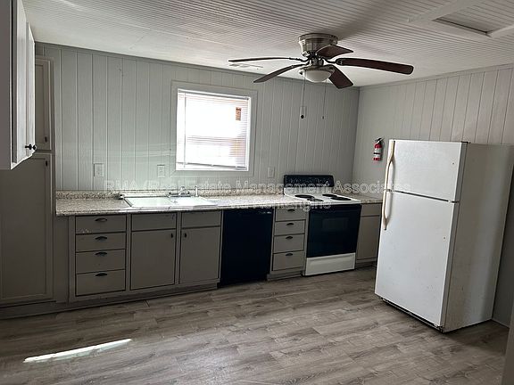 5th image of 740 E Chappell St