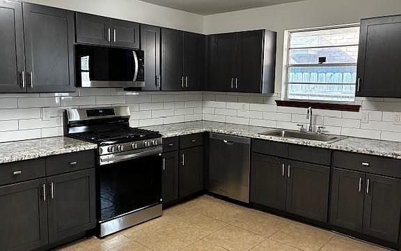 5th image of 819 Breanon St
