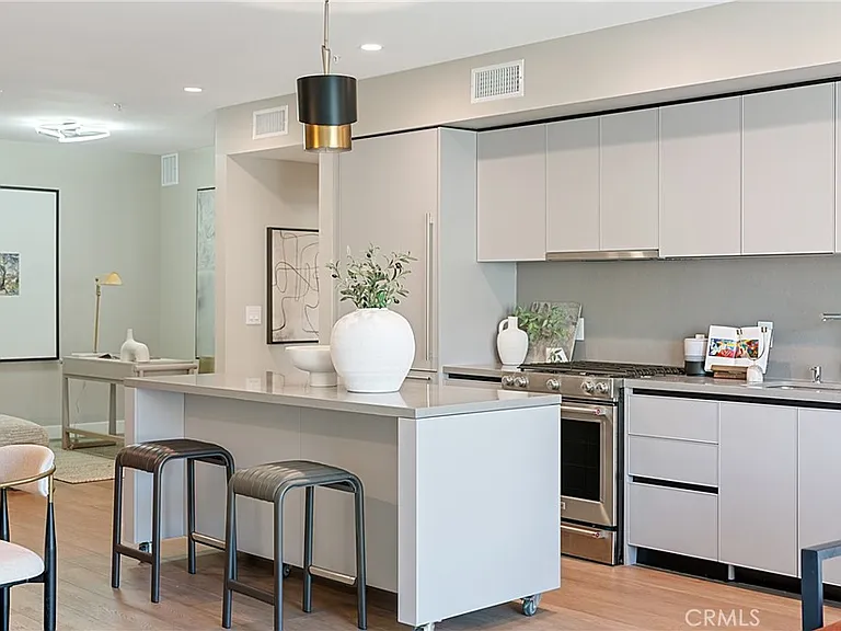 39 S Los Robles Ave #6010 — Photo 7