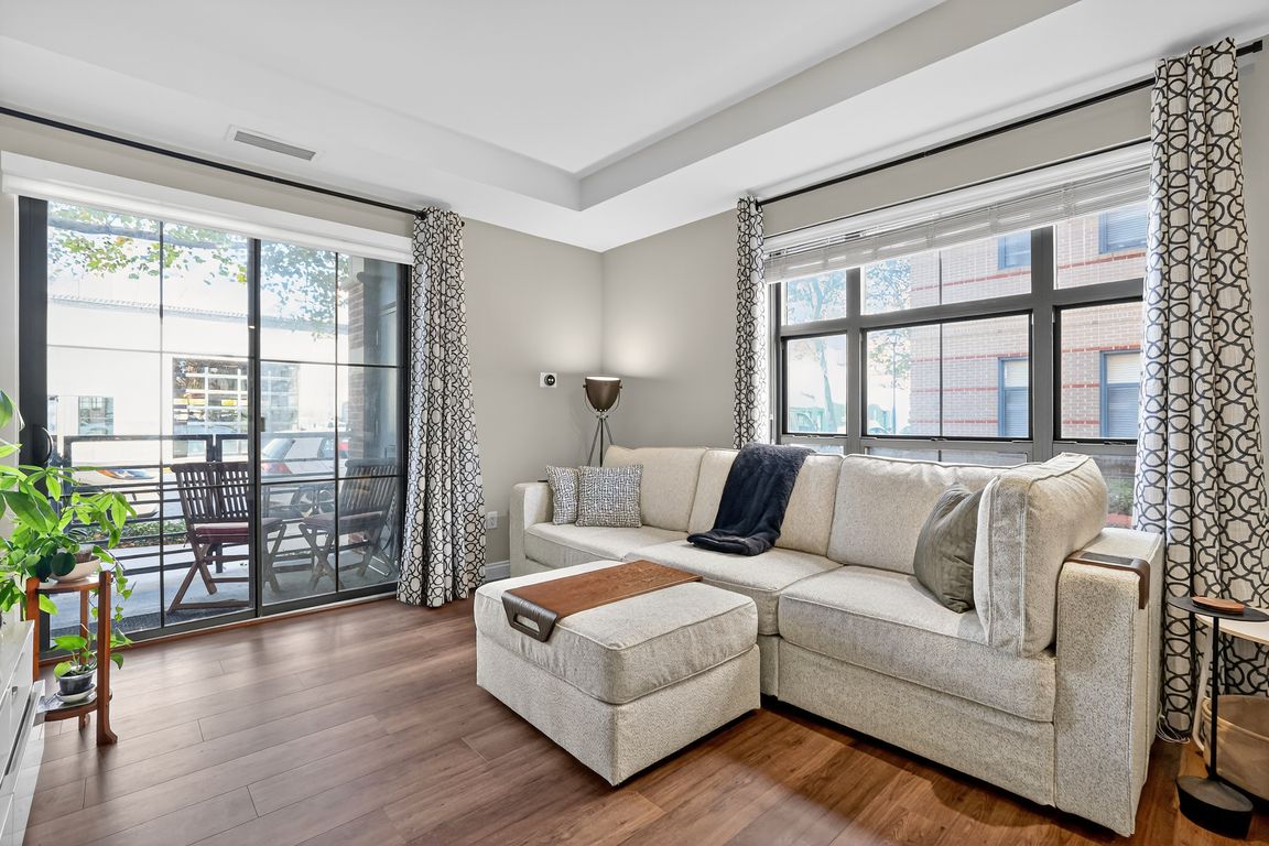 next background image