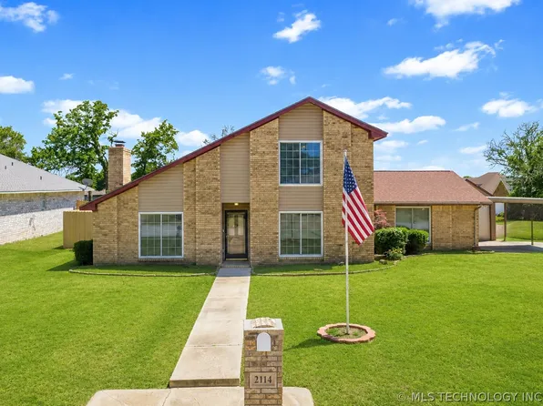 2114 Oakglen Dr, Ardmore, OK 73401