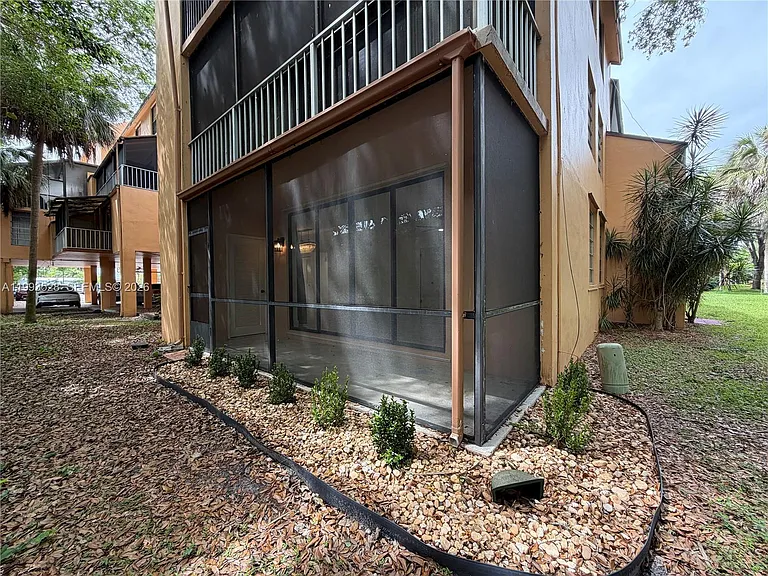 400 Commodore Dr #101 — Photo 35