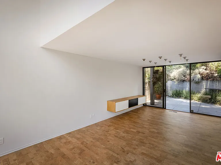 3035 Windsor Ave — Photo 21