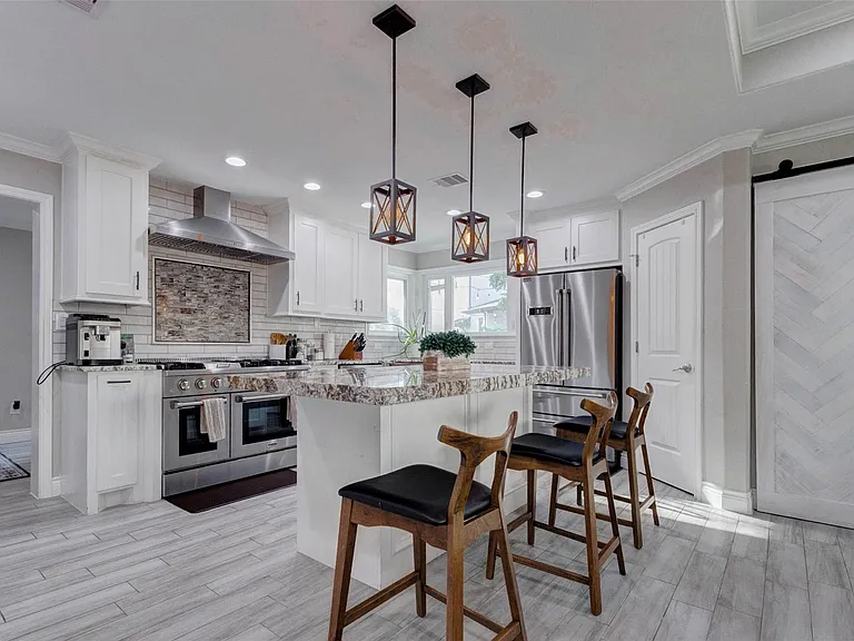 3711 Linkview Dr — Photo 5