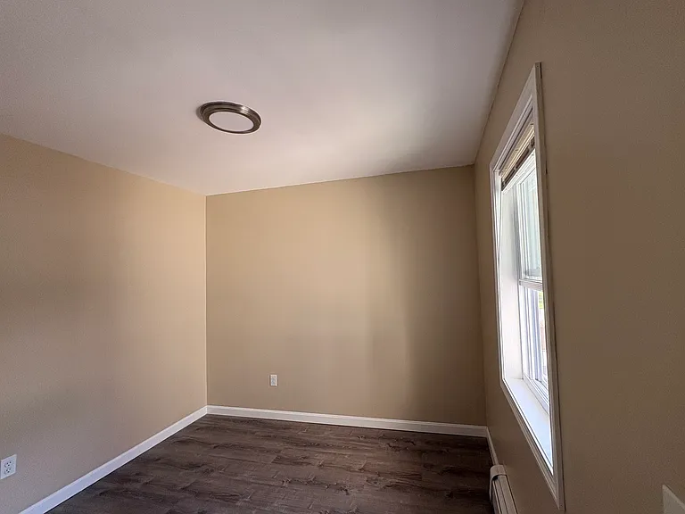 11 Ray Ave — Photo 14