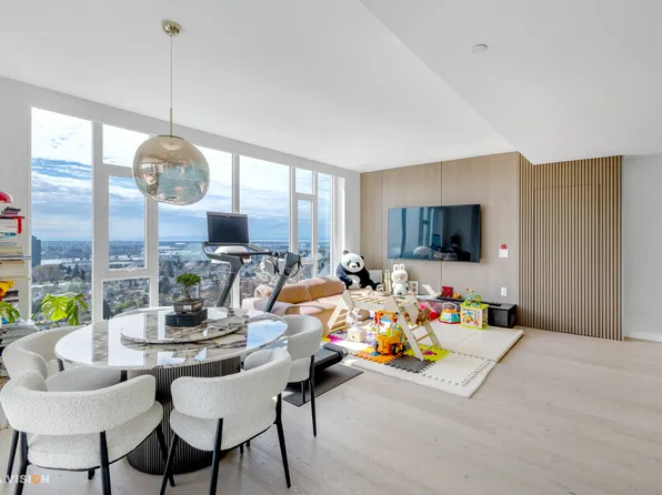 7433 Cambie St #2105, Vancouver, BC V6P 0J8