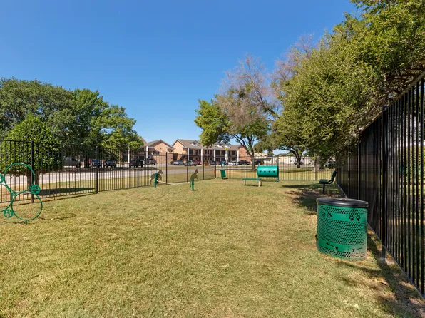 Valley Oaks Apartments