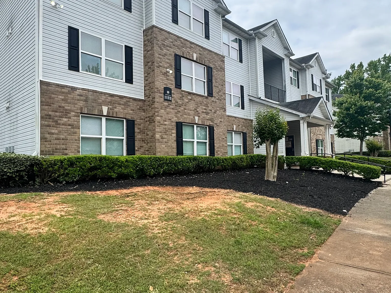3 bed, 1292 sqft, $1,750 — Photo 2