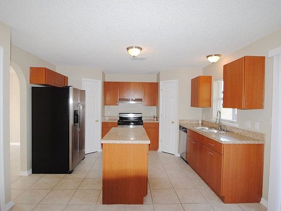 5th image of 638 Linnet Ct