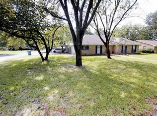 302 Helen Dr, Lindale, TX 75771