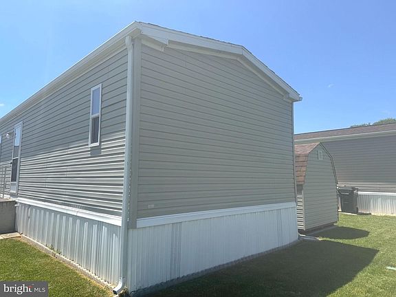 5th image of 10 Lantern Ln