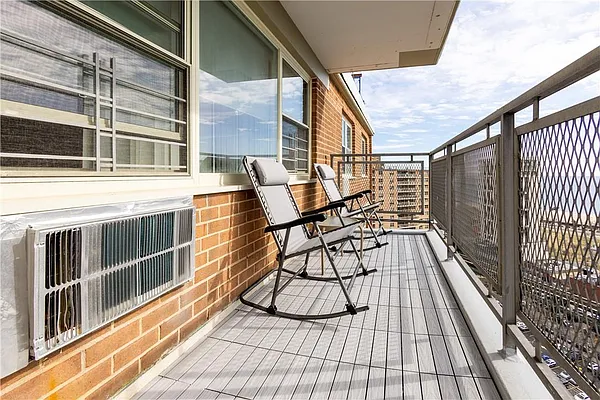 Sold by Remax Edge | media 27
